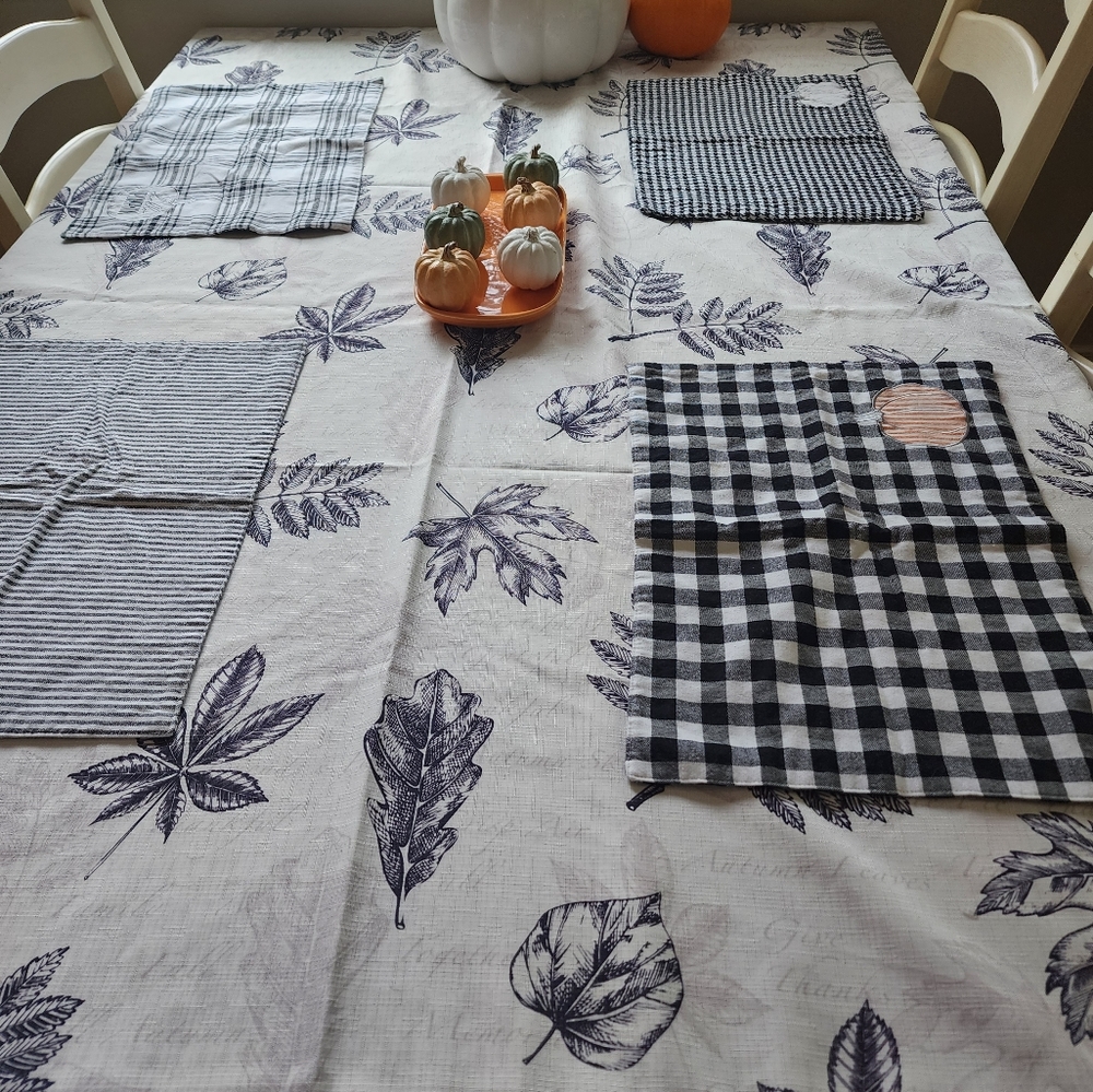Fall tablecloth and 4 placemats